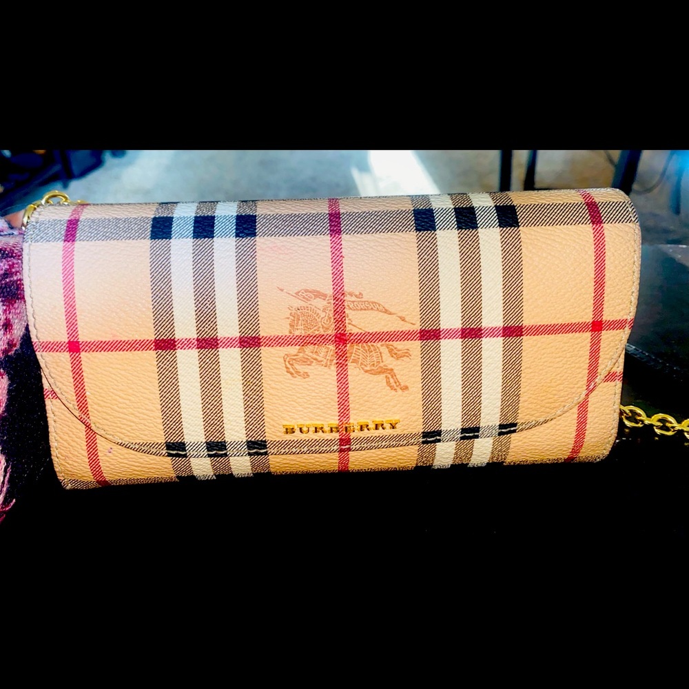 Burberry wallet-on- strap bag
